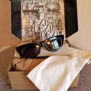 DEZI On Read Sunglasses (Desi Perkins)